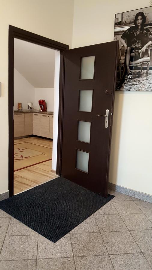 Apartamenty Daisy โกจัลโควิเซ-เซดรอย ภายนอก รูปภาพ
